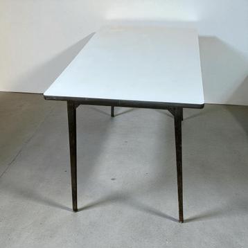 Friso Kramer Revolt Tafel - Ahrend de Cirkel beschikbaar voor biedingen
