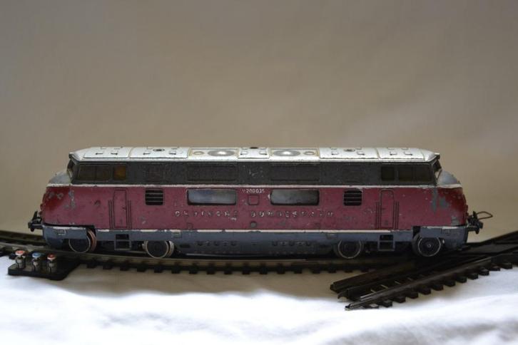 DB Dieselloc BR 221 v200 TRIX 764, Hobby en Vrije tijd, Modeltreinen | H0, Gebruikt, Locomotief, Gelijkstroom, Trix, Analoog, Ophalen of Verzenden