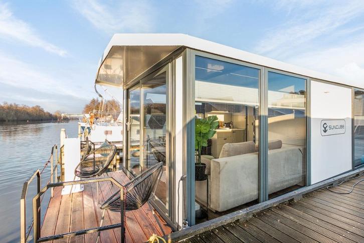 Luxe Suncube Houseboat, Watersport en Boten, Motorboten en Motorjachten, Zo goed als nieuw, Polyester, 9 tot 12 meter, Benzine