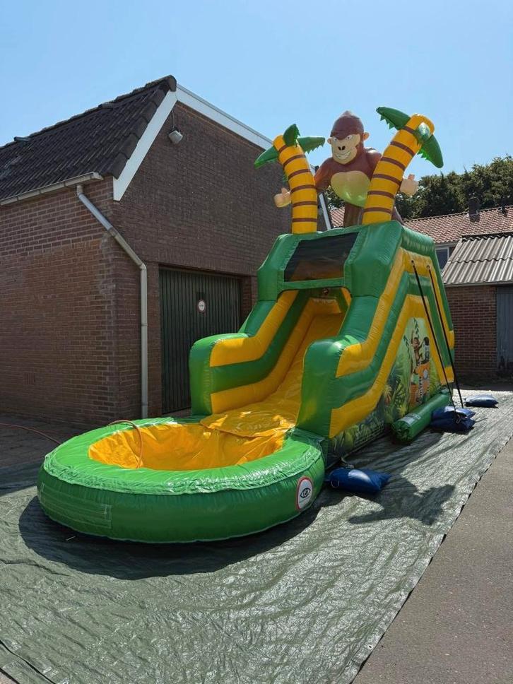 Waterglijbaan Jungle! - huren €100, Hobby en Vrije tijd, Feestartikelen | Verhuur, Gebruikt, Verjaardag, Ophalen