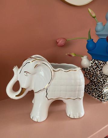 Mid Century Olifant Bloempot beschikbaar voor biedingen