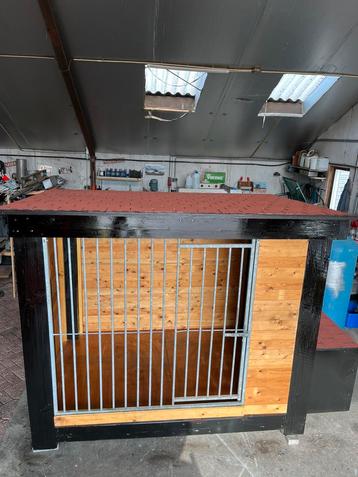 Te koop hondenkennel beschikbaar voor biedingen