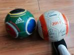 2 voetballen Adidas en Oranje bal met handtekeningen 2014, Ophalen of Verzenden, Gebruikt