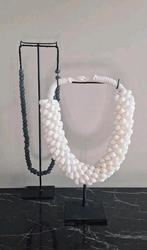 Set witte en zwarte kettingen ornament op voet, Nieuw, Ophalen of Verzenden, X, X