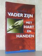 Bert Reinds - Vader zijn met hart en handen, Ophalen of Verzenden, Zo goed als nieuw, Christendom | Protestants