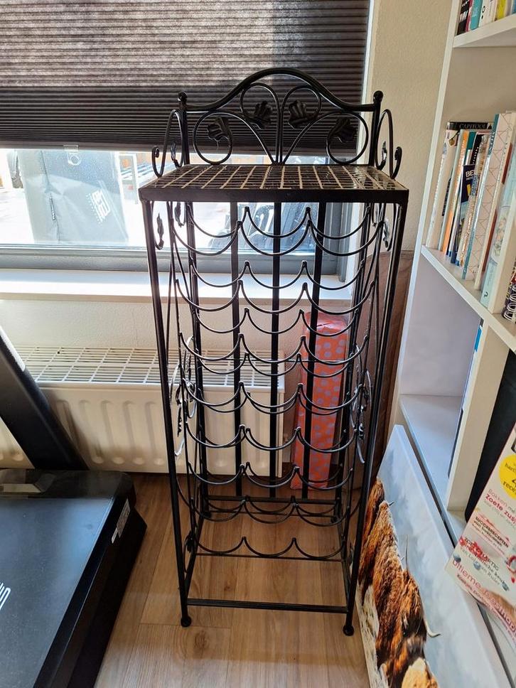 Stalen Wijnrek - Stijlvol en Praktisch, Huis en Inrichting, Woonaccessoires | Wijnrekken, Zo goed als nieuw, 50 tot 75 cm, Metaal