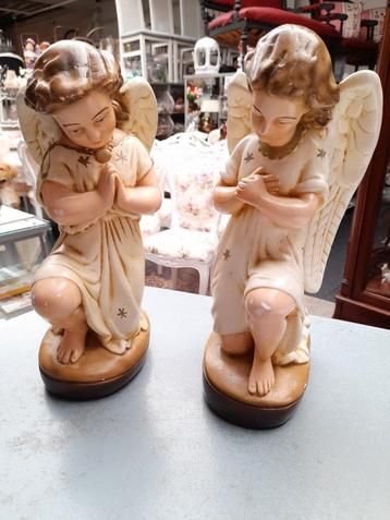 Set oude engelen ca 30 cm hoog.