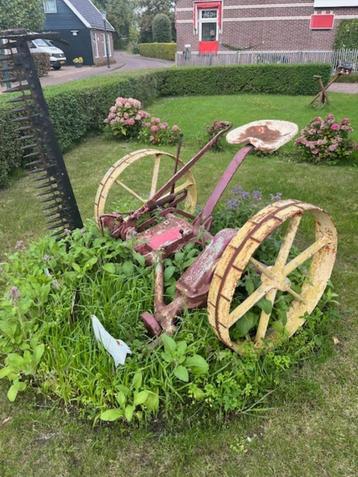 Oude werktuigen beschikbaar voor biedingen