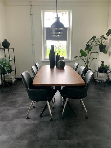 Modern eettafel uit voorraad leverbaar bij chefmeubel ! SALE