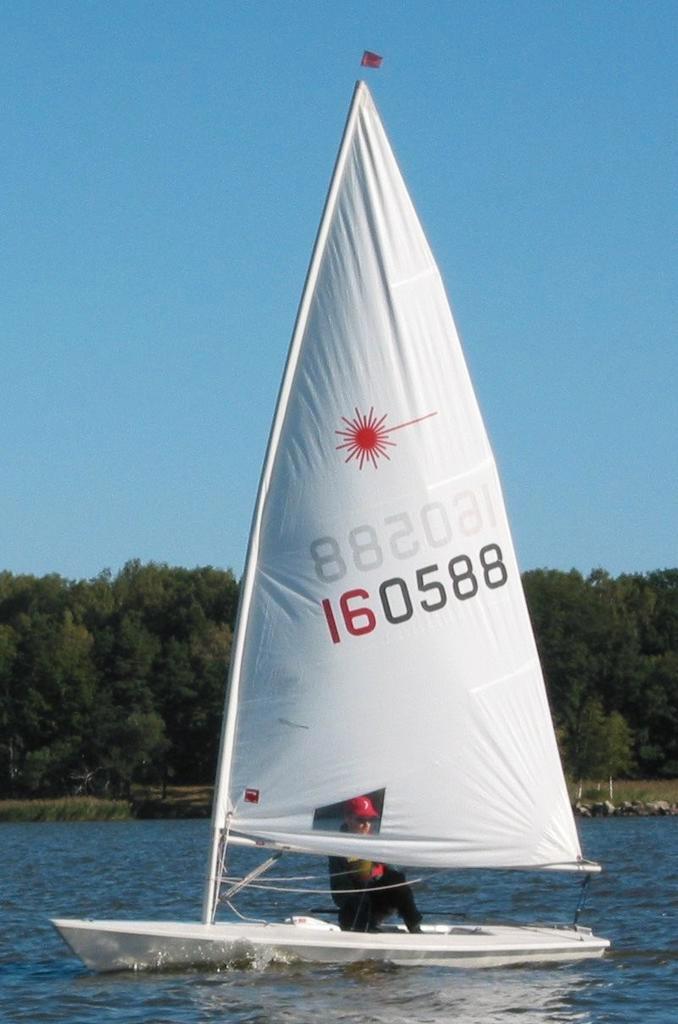 LASER ZEILBOOT COMPLEET | T.E.A.B, Watersport en Boten, Zeilen en Zeiltoebehoren, Zo goed als nieuw, Minder dan 15 m², Ophalen