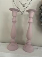 2 oud roze houten kandelaars, Overige kleuren, 25 tot 50 cm, Ophalen of Verzenden, Zo goed als nieuw
