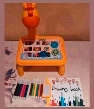 Nieuwe Giraffe Tekentafel Projector.  Ook in roze beschikbaar voor biedingen