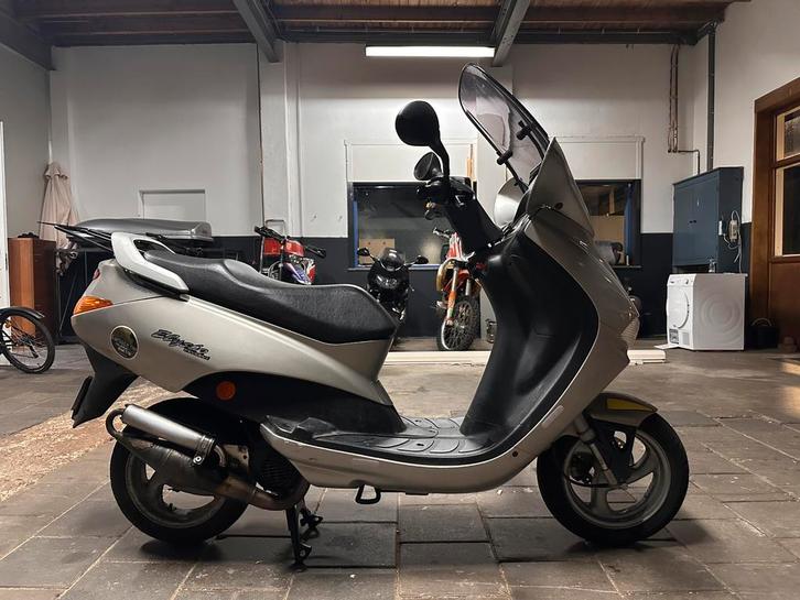 Unieke Peugeot Elyseo 50cc – Carbage Run edition, Fietsen en Brommers, Scooters | Peugeot, Gebruikt, Overige modellen, Tweetakt