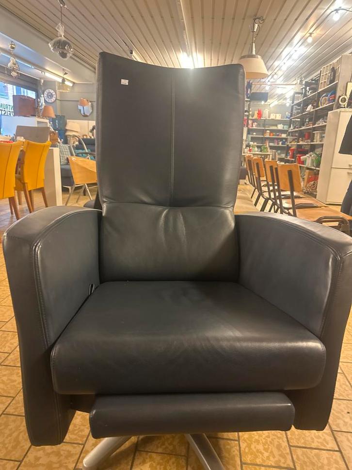Donkerblauwe Draaistoel, Huis en Inrichting, Fauteuils, Gebruikt, Leer, 50 tot 75 cm, Minder dan 75 cm, Ophalen