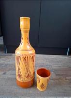 Aardewerk decoratie fles/vaas met beker, Huis en Inrichting, Blauw, Aardewerk of Porselein, Ophalen of Verzenden, Zo goed als nieuw