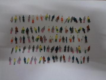 Te koop 100 nieuwe N spoor poppetjes. beschikbaar voor biedingen