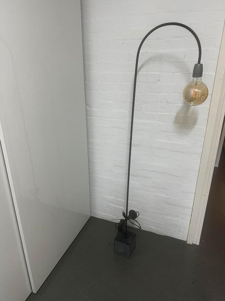 Design Staande Lamp met Karakte, Huis en Inrichting, Lampen | Vloerlampen, Zo goed als nieuw, Ophalen