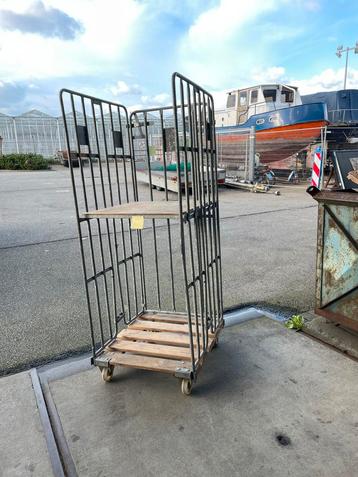 Verrijdbare container beschikbaar voor biedingen