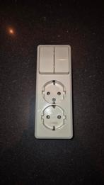 Stopcontact met schakelaar - Jung AP600, Doe-het-zelf en Verbouw, Ophalen, Zo goed als nieuw, Stopcontact