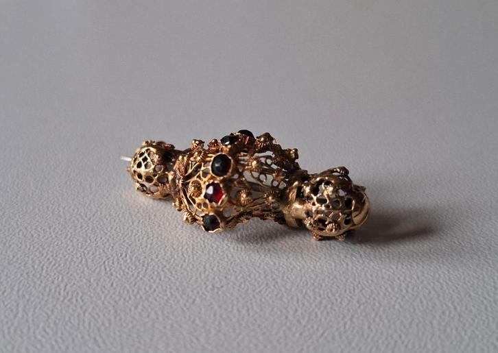 Gouden broche met granaten, Sieraden, Tassen en Uiterlijk, Antieke sieraden, Broche, Goud, Met edelsteen, Ophalen of Verzenden