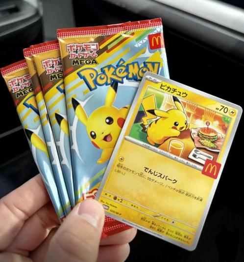 Pikachu Boosterpack 2 kaarten Big MacChu/Burgerchu Mcdonalds, Hobby en Vrije tijd, Verzamelkaartspellen | Pokémon, Zo goed als nieuw