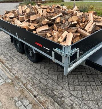 Eiken brandhout beschikbaar voor biedingen