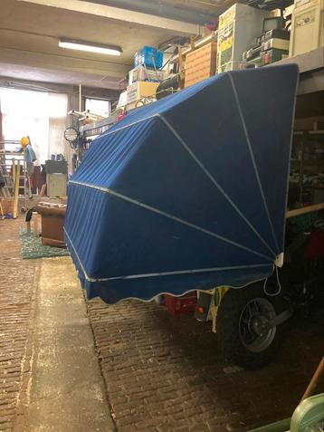 Markies blauw stof met randje beschikbaar voor biedingen