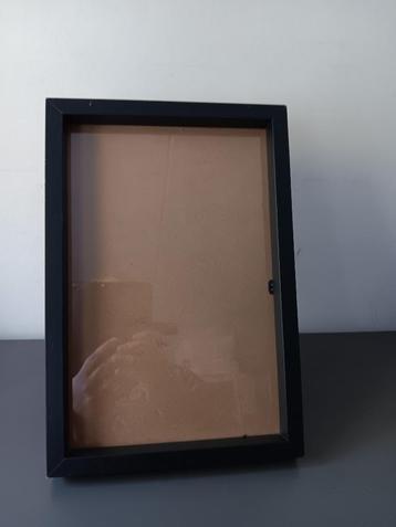 Zwarte fotolijst — met opvallende, dikke rand beschikbaar voor biedingen