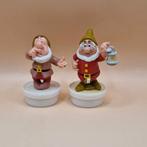 2x Disney Sneeuwwitje Nestle figuren dwergen Doc Sneezy, Verzamelen, Disney, Ophalen of Verzenden, Sneeuwwitje of Doornroosje