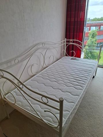 bed beschikbaar voor biedingen