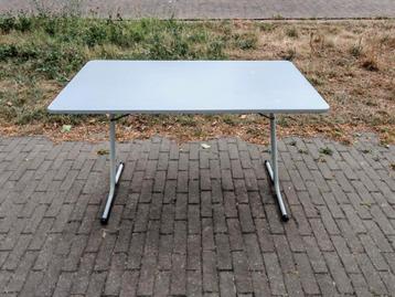 Zeer stevige inklapbare tafel voor camping en kamperen  beschikbaar voor biedingen