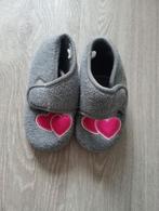 Slofjes maat 24 met hartjes erop praktisch nieuw, Kinderen en Baby's, Babykleding | Schoentjes en Sokjes, Ophalen of Verzenden