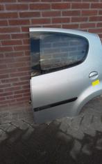 DEUR LINKS ACHTER PEUGEOT 107 / CITROEN C1 GRIJS, Auto-onderdelen, Ophalen of Verzenden, Gebruikt, Citroën, Deur