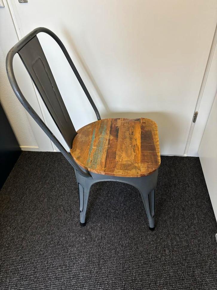 Twee stuks Industriële Eetkamerstoelen - Stoer & Uniek!, Huis en Inrichting, Stoelen, Gebruikt, Eén, Hout, Grijs, Ophalen of Verzenden