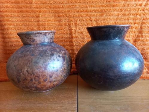 2 bruine vazen, hoogte 22cm. Helaas is er 1 licht beschadigd, Huis en Inrichting, Woonaccessoires | Vazen, Gebruikt, Overige kleuren