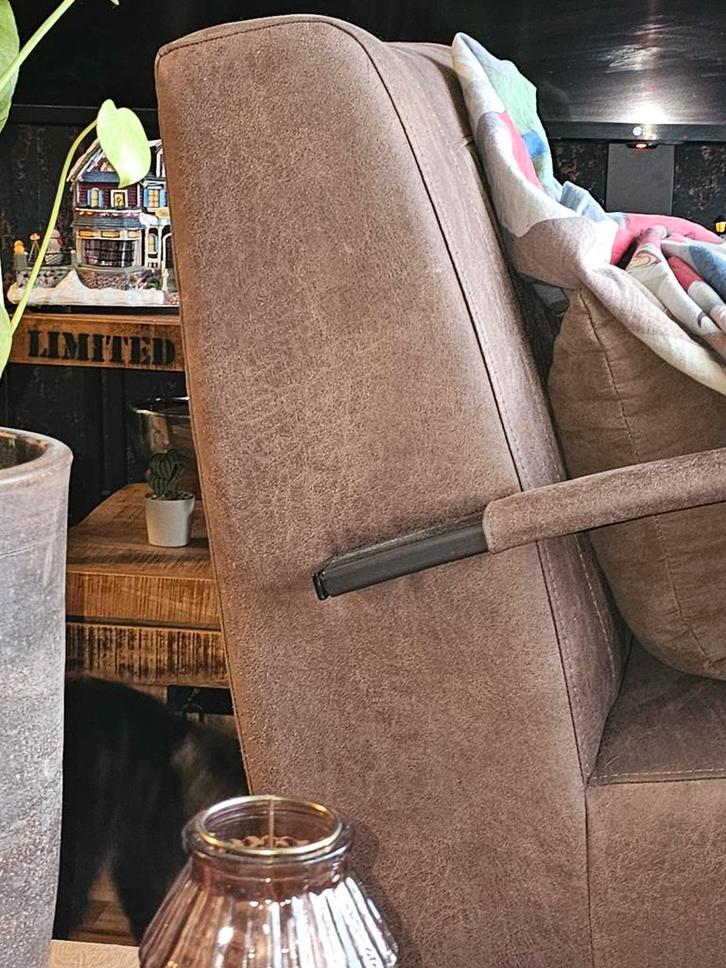 Mooie bruine stoel met armleuningen, Huis en Inrichting, Stoelen, Ophalen of Verzenden