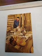 KLOMPENMAKER IN ZIJN WERKPLAATS, Ophalen of Verzenden, Voor 1920, Sterren en Beroemdheden