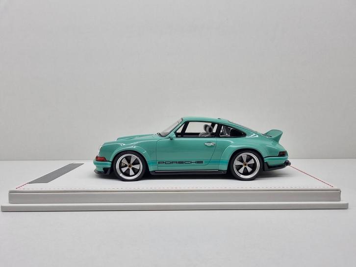 Ivy Merit
Porsche 911 Singer DLS
1/30
1:18 Nieuw, Hobby en Vrije tijd, Modelauto's | 1:18, Nieuw, Auto, Ophalen of Verzenden