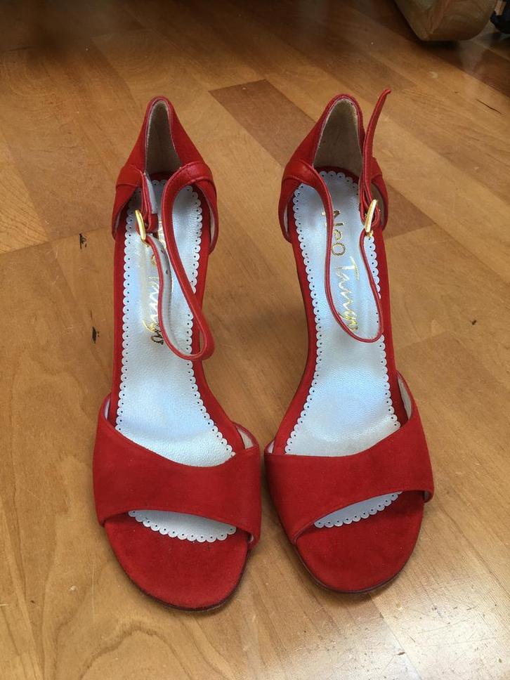 Argentijnse tangoschoenen van Neotango, mt 37, Kleding | Dames, Schoenen, Zo goed als nieuw, Dansschoenen, Rood, Ophalen of Verzenden
