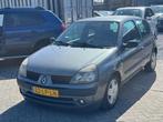 Renault Clio 1.4 16V Expr automaat, Auto's, Renault, 1200 kg, Zilver of Grijs, 1390 cc, 985 kg