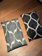 Twee leuke IKAT kussens met print, Ophalen of Verzenden, Zo goed als nieuw, Overige kleuren, Vierkant