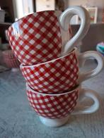At home with Marieke, mokken, kleine rode ruit., Huis en Inrichting, Keuken | Servies, Ophalen of Verzenden, Zo goed als nieuw