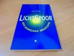 Lichtspoor - Een jaargang meditatie, Boeken, Ophalen of Verzenden, Gelezen, Bras, Kick