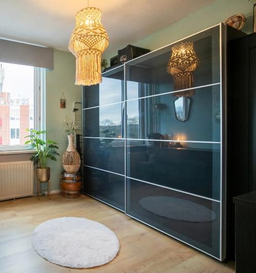 Ikea PAX kledingkast met zwarte glazen schuifdeuren, Huis en Inrichting, Kasten | Kledingkasten, Gebruikt, 200 cm of meer, 200 cm of meer
