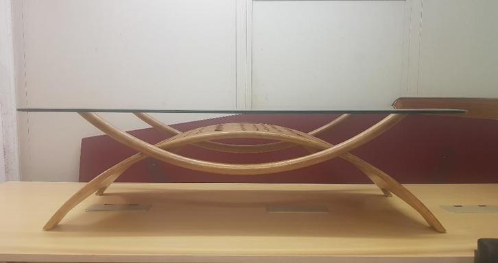 70's design salontafel met vlechtwerk boog en bamboe dragers, Huis en Inrichting, Tafels | Salontafels, Zo goed als nieuw, Minder dan 50 cm