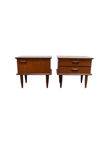 Set van 2 vintage nachtkastjes, jaren 60 beschikbaar voor biedingen