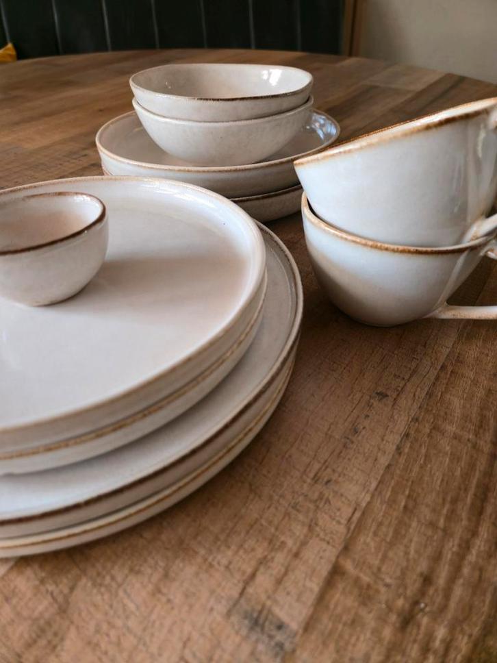 H&M Home Servies Beige 11-delig – Nieuw, Huis en Inrichting, Keuken | Servies, Nieuw, Compleet servies, Overige stijlen, Keramiek