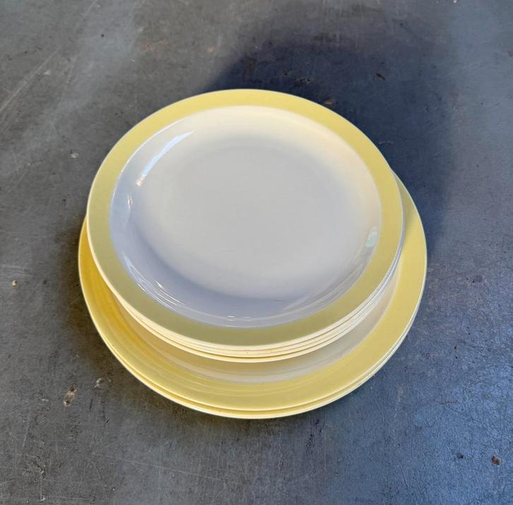 7 borden Royal Sfinx Maastricht, Huis en Inrichting, Keuken | Servies, Zo goed als nieuw, Bord(en), Overige stijlen, Porselein