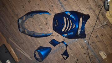 Piaggio zip kappenset BMW blauw mat (lichte schade) beschikbaar voor biedingen