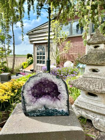Waanzinnig mooie diep paarse Amethist geode met mosagaat  beschikbaar voor biedingen